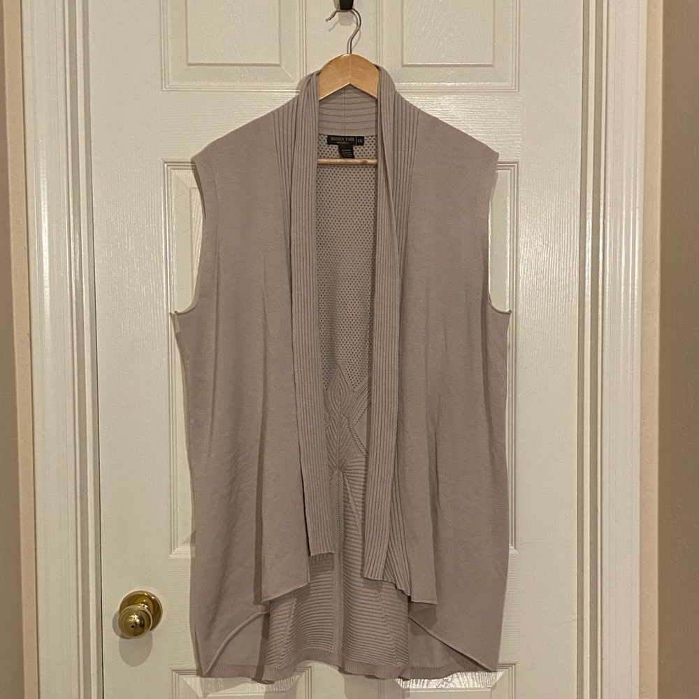 Detailed Design Sweater Vest